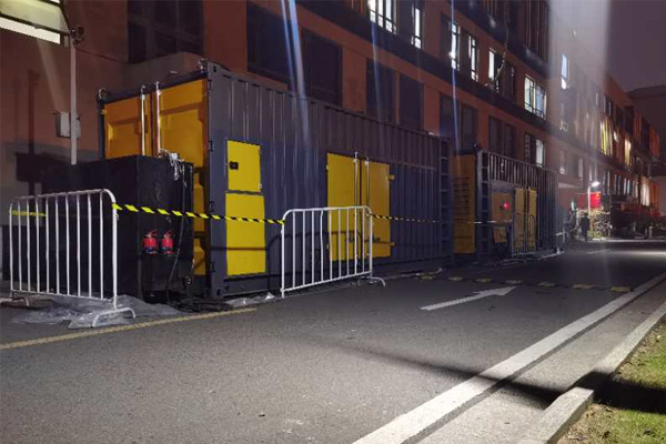 阆中柴油发电机组的输出电压是如何调节的？