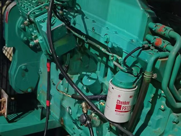 阆中如何确定新的发电机组控制系统是否与原系统兼容？